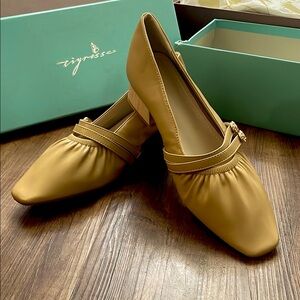 Tan Genuine Leather Flats with Ruched Design
Ballerina